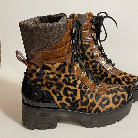 Michael Kors Khloe Lug Sole Combat Boot in sz 7.5US - Picture 7 of 14